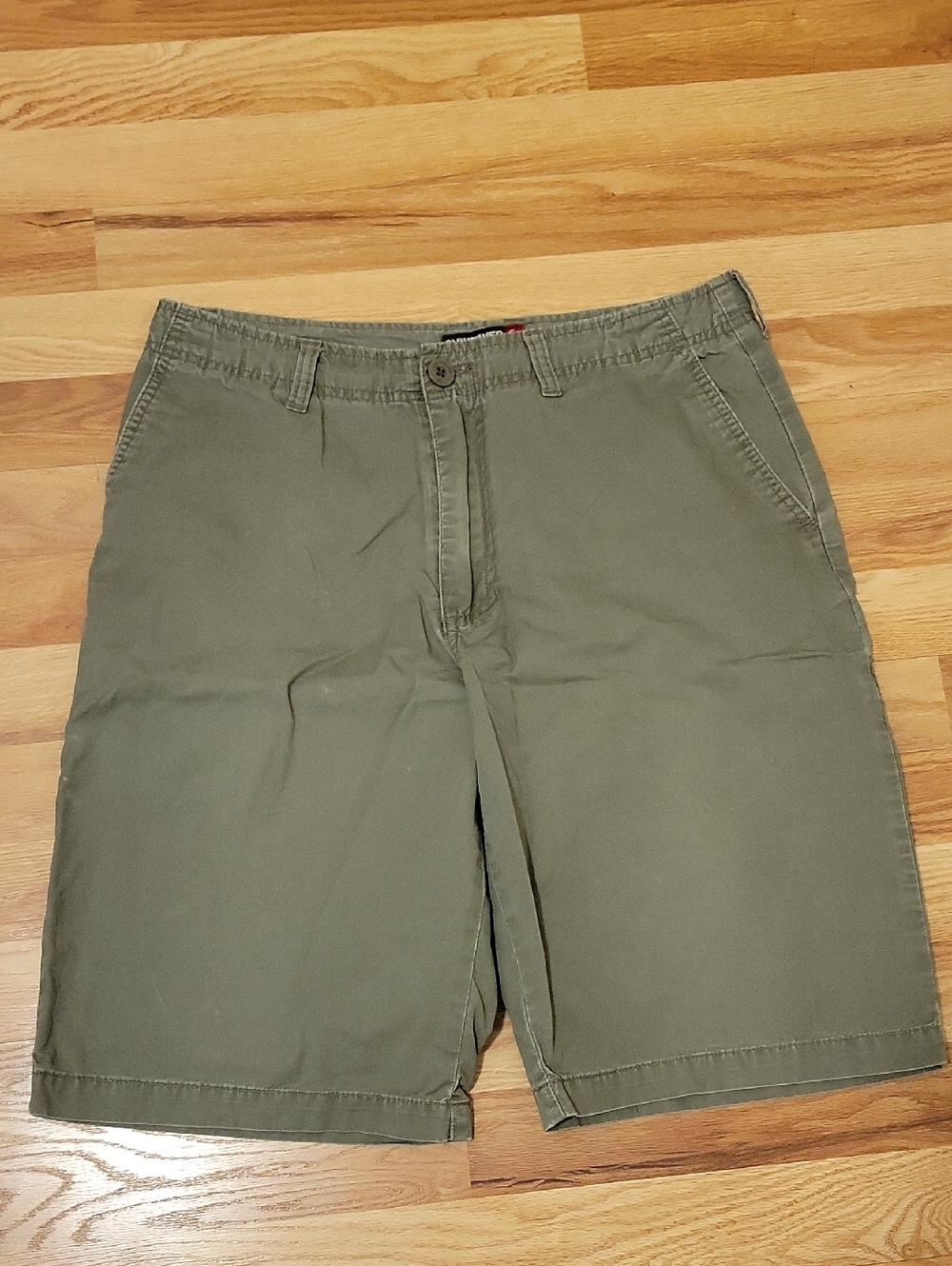 Quiksilver Men's Olive Green Flat Front Casual Shorts